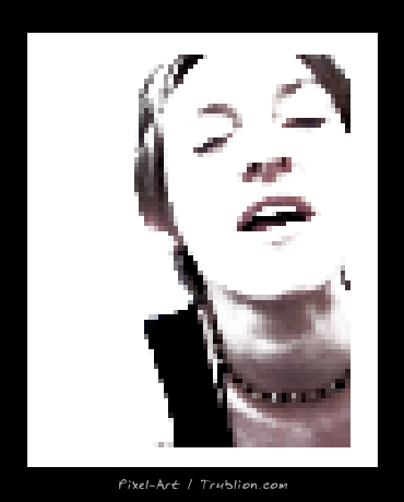 Portrait de femme sensuelle avec la tête levée pixel art couleur