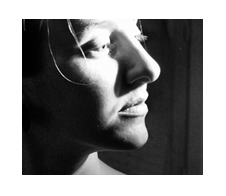 Portrait photo noir et blanc de m2
femme profil port de cou magnifique