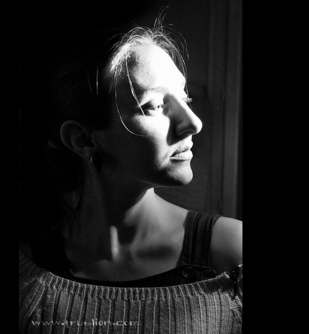 Portrait photo noir et blanc de m2
femme profil port de cou magnifique