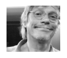 Portrait photo noir et blanc de m2
homme metro parisien sourire