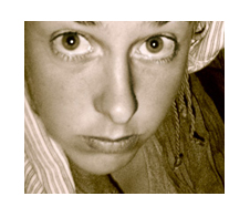 Portrait photo noir et blanc de m2
femme turban chemise aux grands yeux